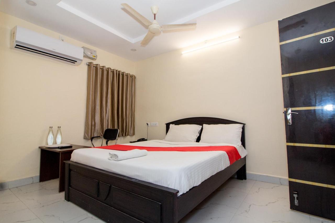 Pearl Suites, تيروباتي الغرفة الصورة