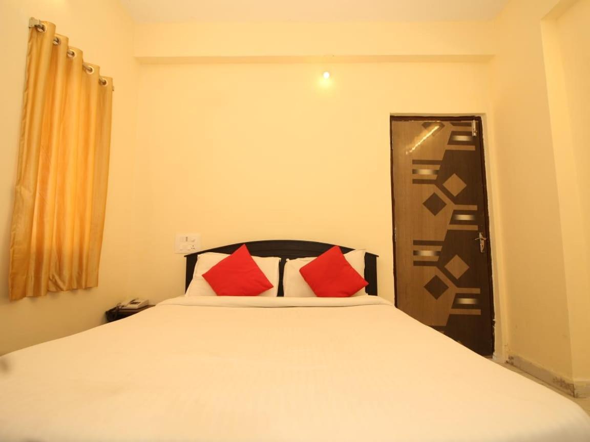 Pearl Suites, تيروباتي المظهر الخارجي الصورة