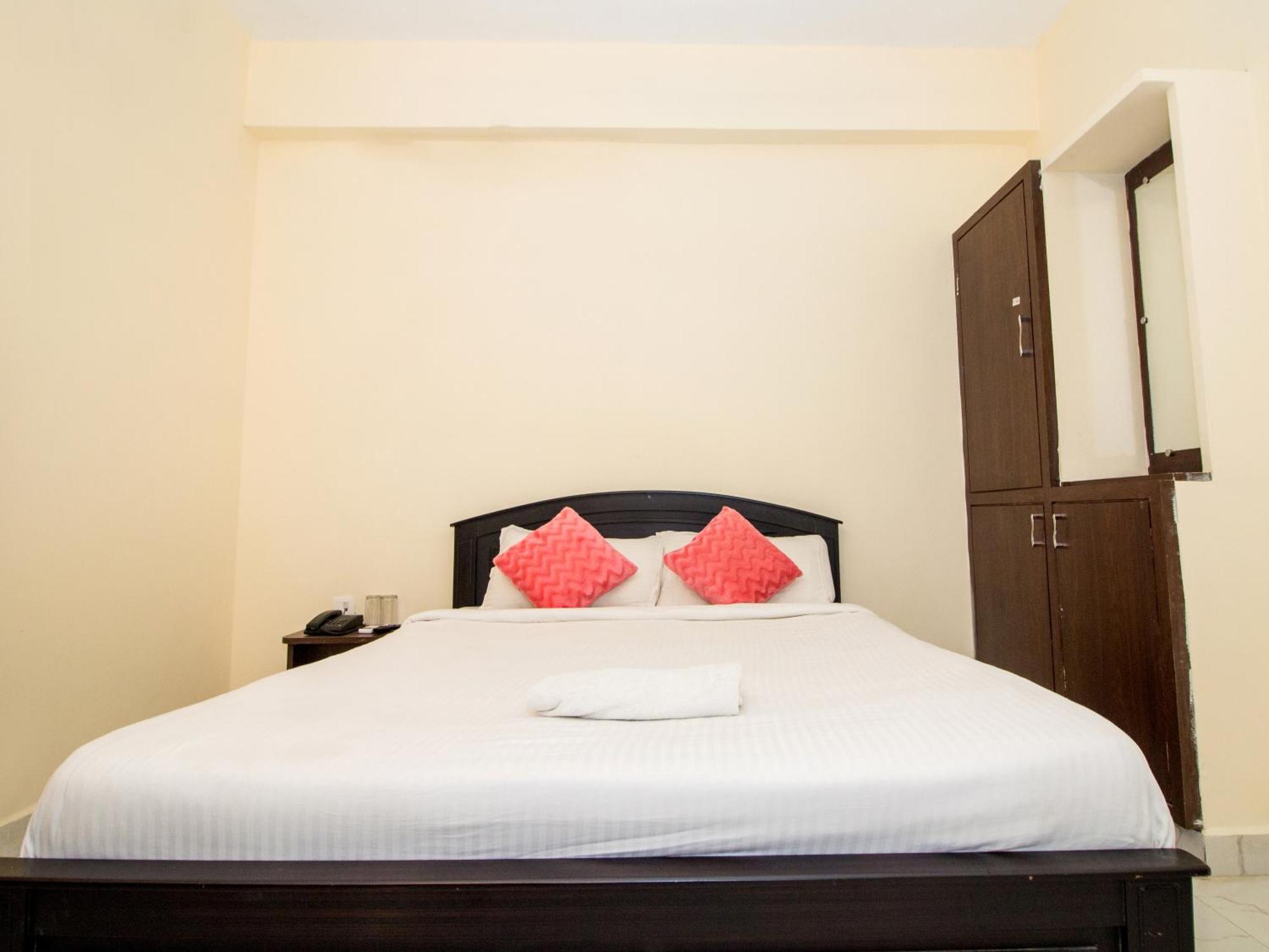 Pearl Suites, تيروباتي المظهر الخارجي الصورة