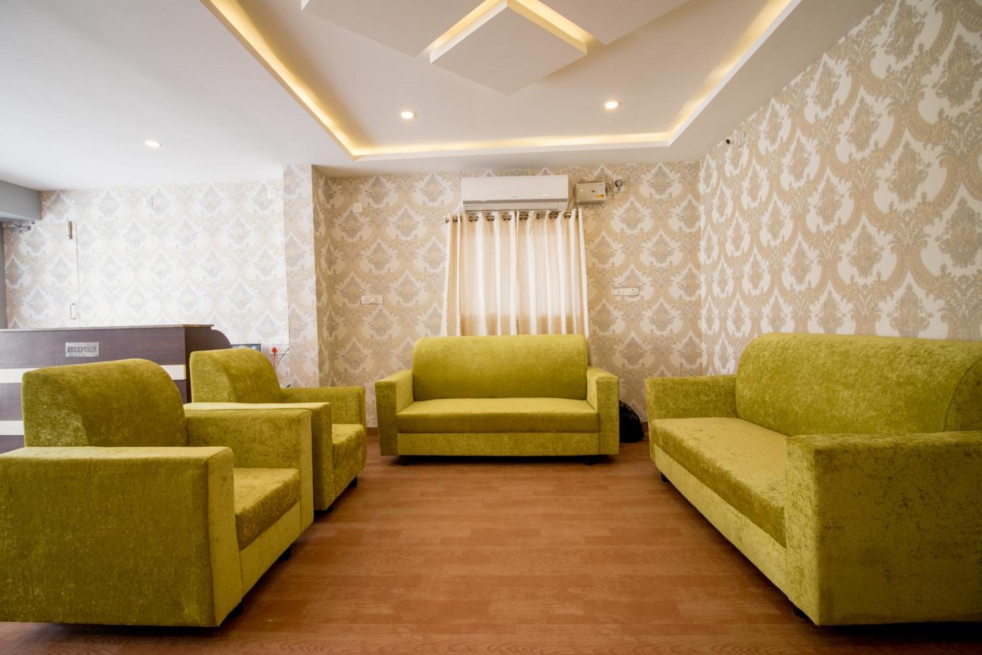 Pearl Suites, تيروباتي المظهر الخارجي الصورة