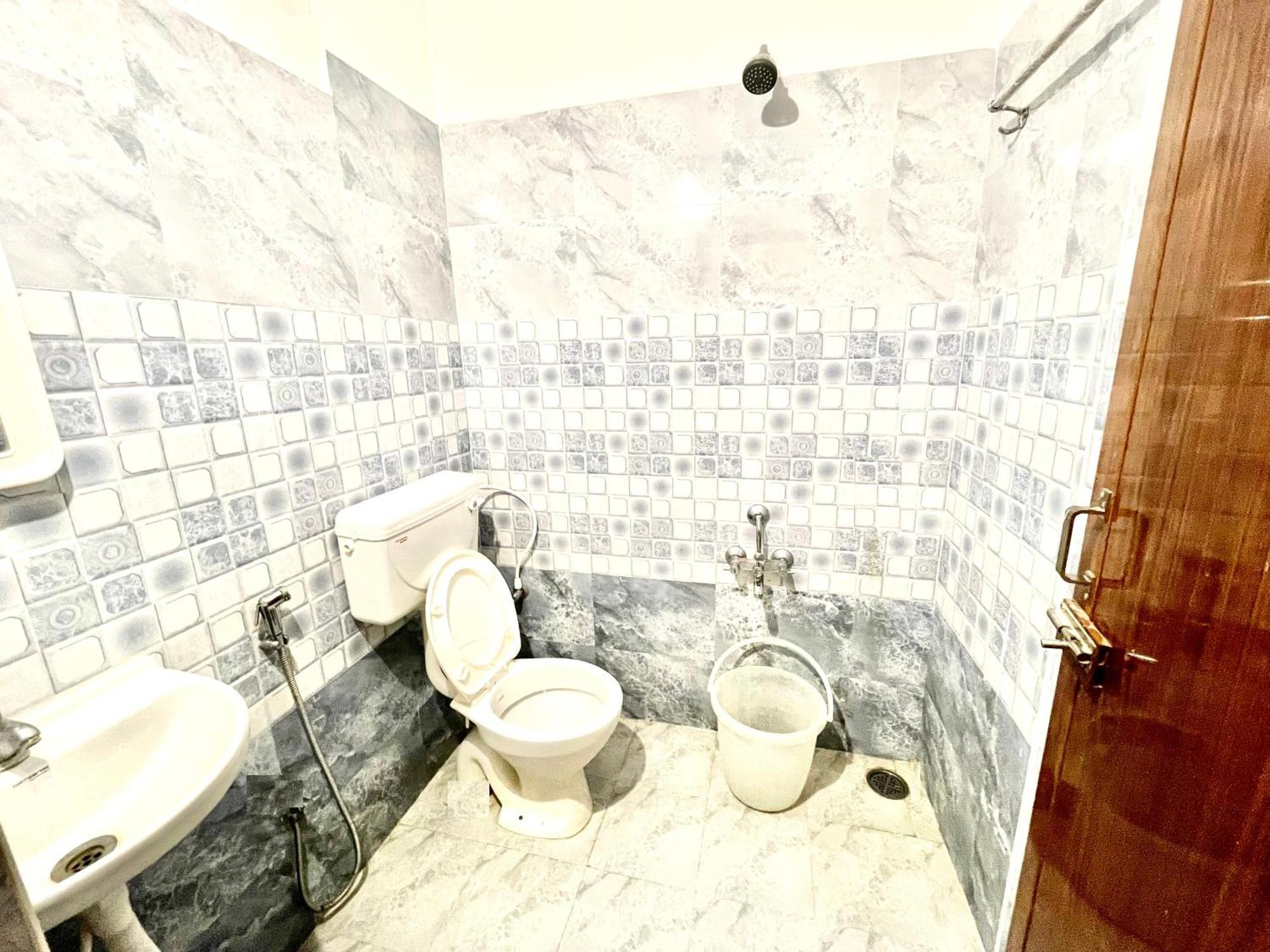 Pearl Suites, تيروباتي المظهر الخارجي الصورة